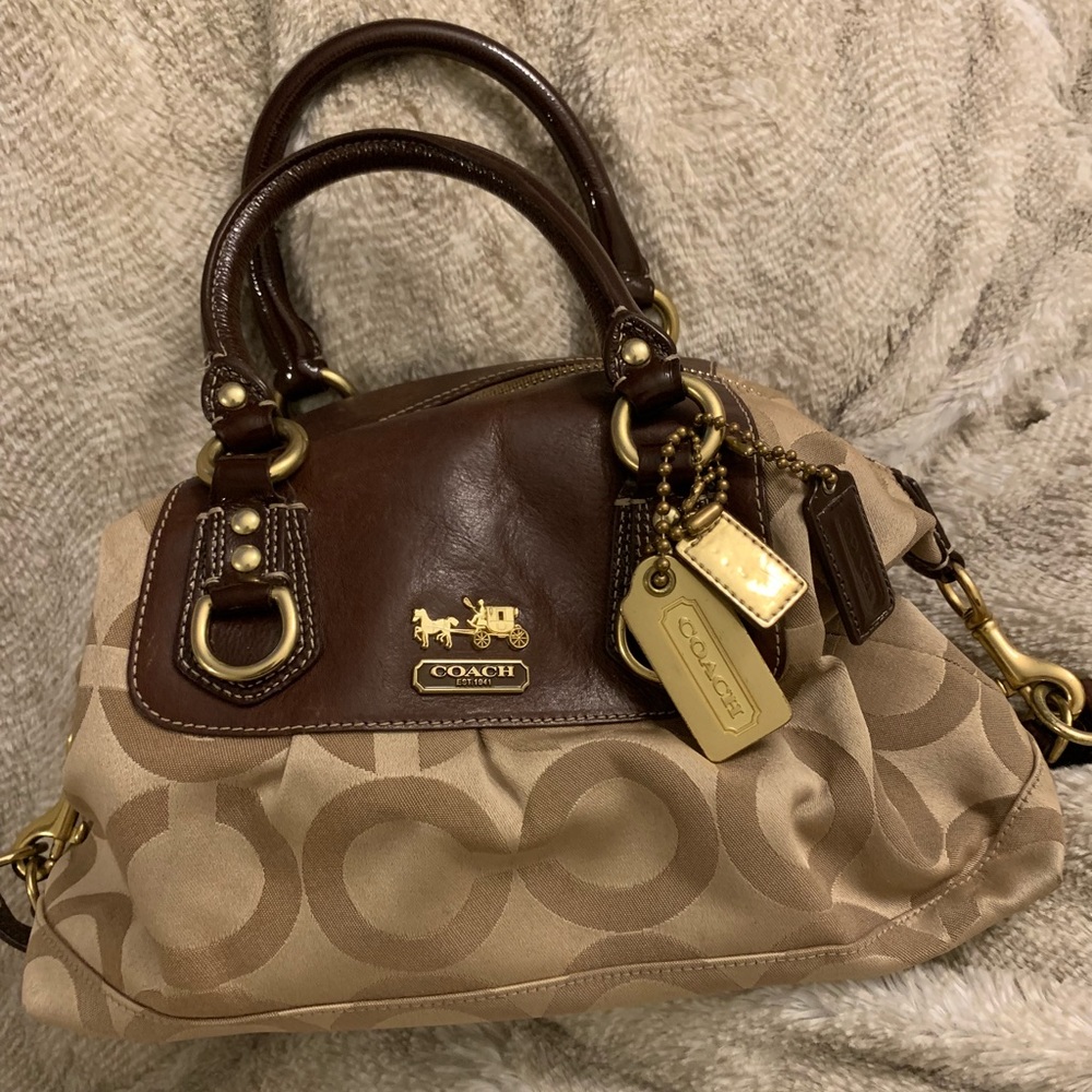 Coach cream brown shoulder bag
H0868-12947